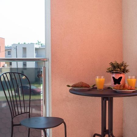 Sunny Home Near Bud With 2Br, Ac And Free Parking Vecsés Zewnętrze zdjęcie